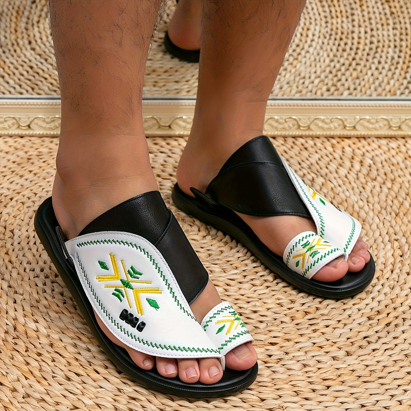 ســيــفان صندل مطرّز