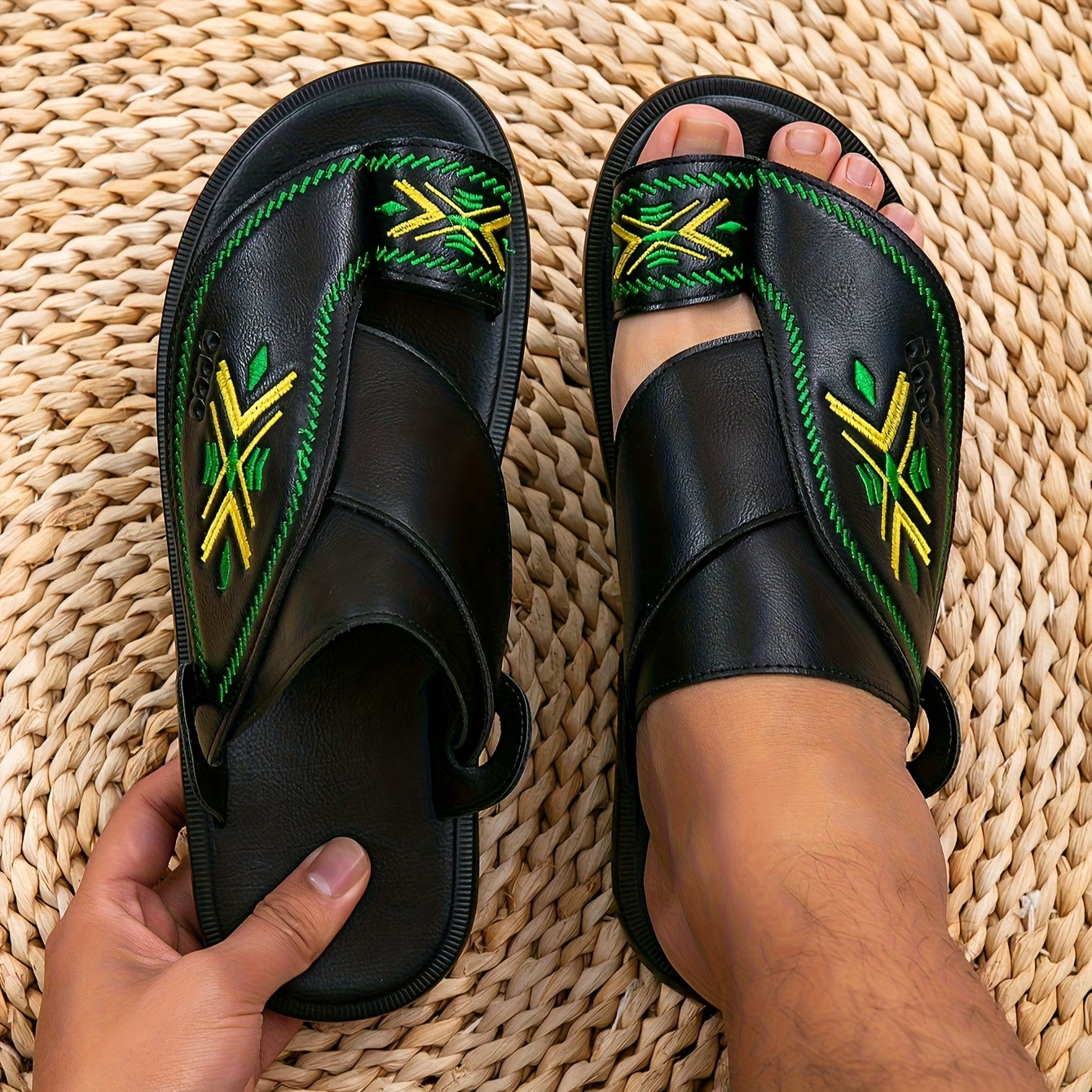 ســيــفان صندل مطرّز