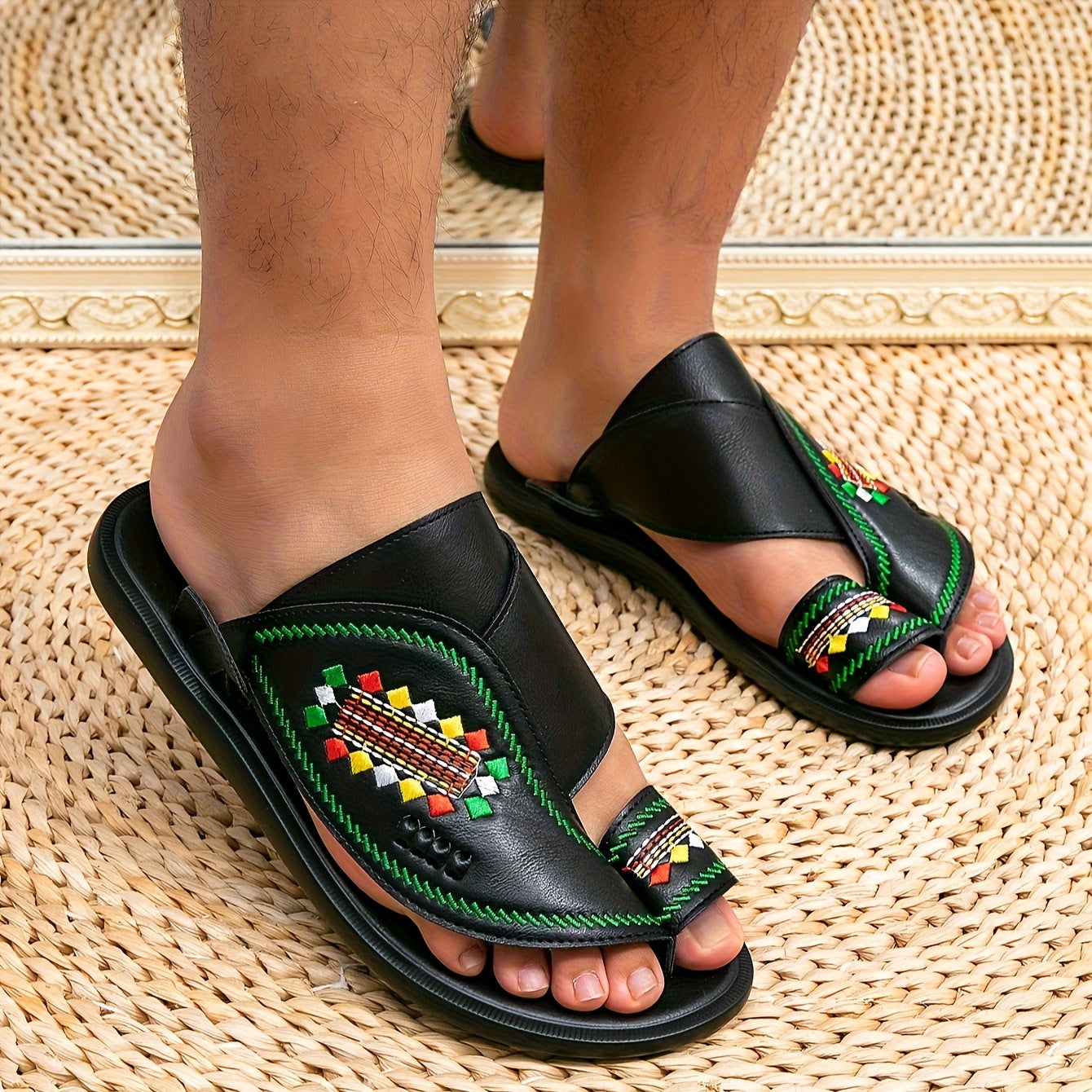 ليــوار صندل مطرّز