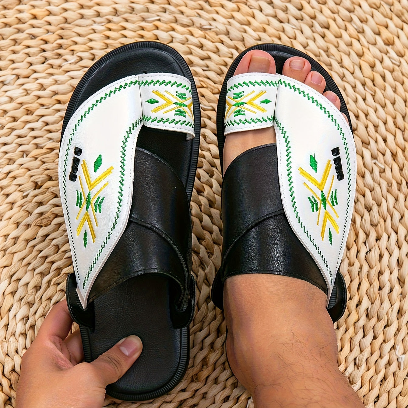 ســيــفان صندل مطرّز