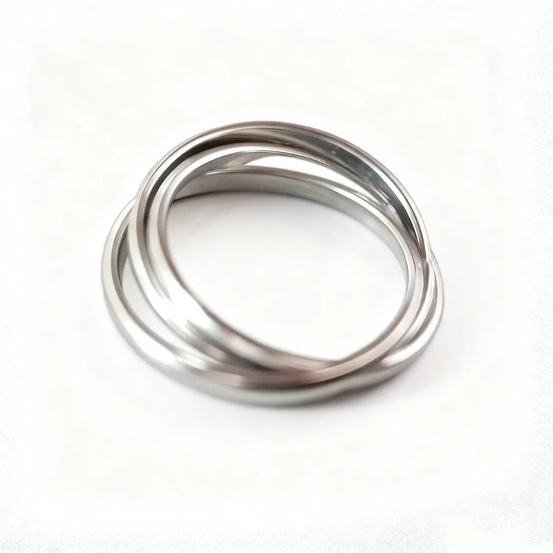 Elegant Triple Interlocking Ring – Stackable Three-Layer Statement Band for Women