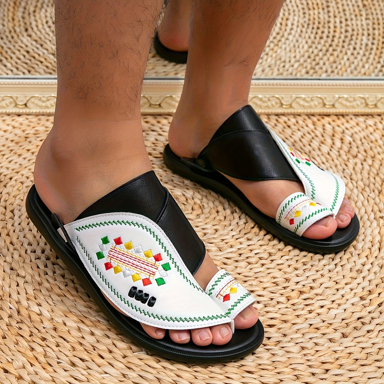 ليــوار صندل مطرّز