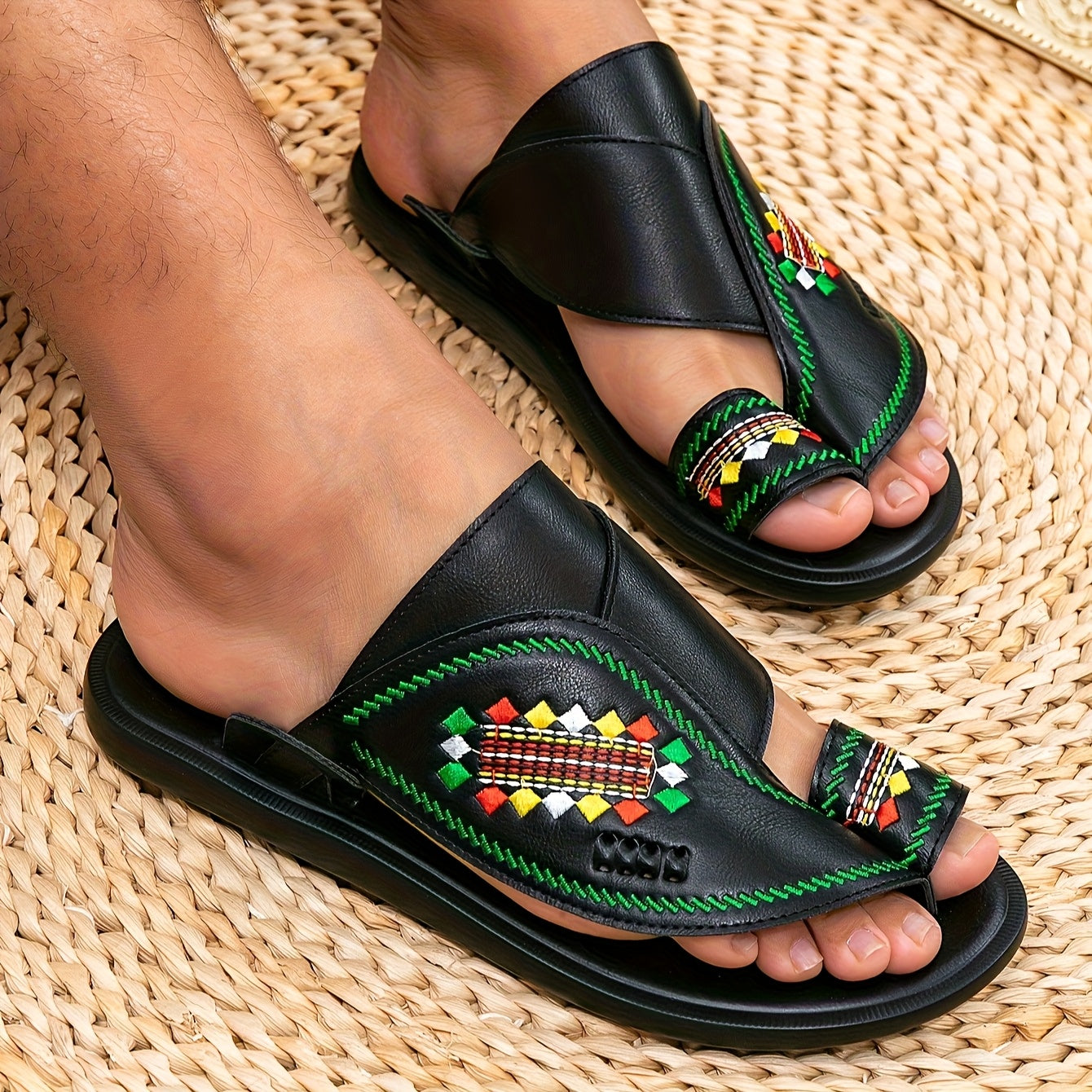 ليــوار صندل مطرّز