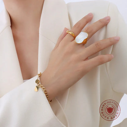 18K Gold Shell Statement Ring – Irregular Geometric Design
