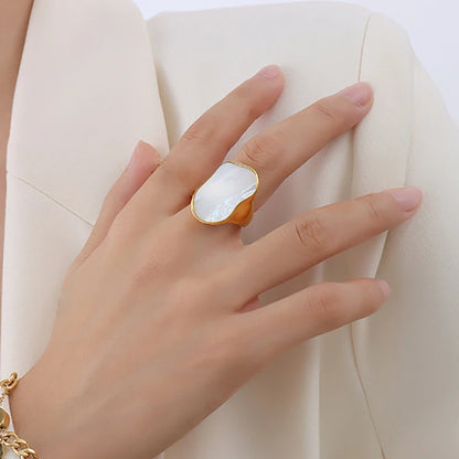 18K Gold Shell Statement Ring – Irregular Geometric Design
