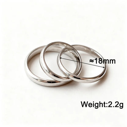 Elegant Triple Interlocking Ring – Stackable Three-Layer Statement Band for Women