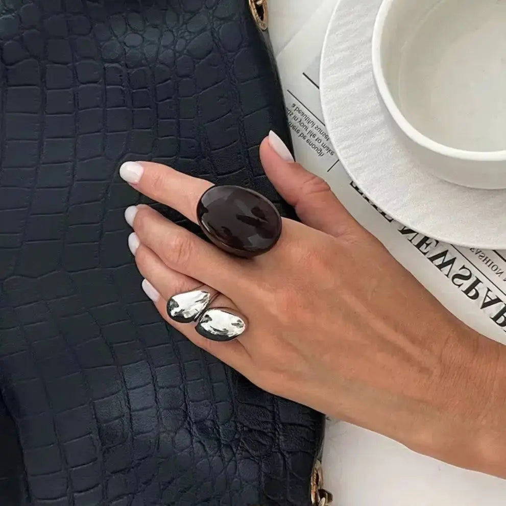 Women's Retro Chunky Resin Ring – Wide Water Drop Design (Punk Aesthetic)