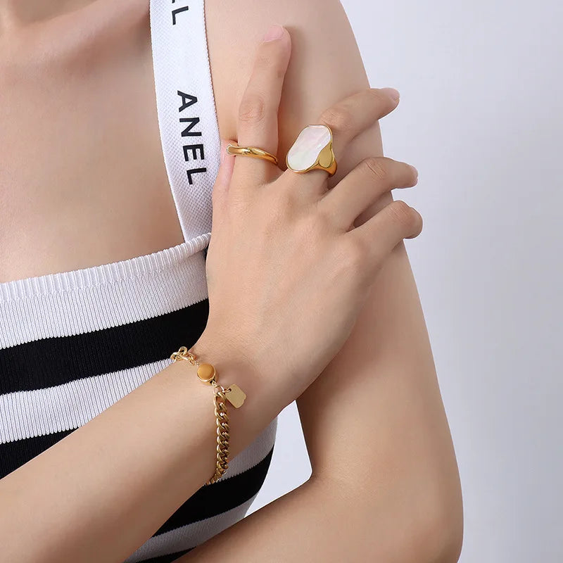 18K Gold Shell Statement Ring – Irregular Geometric Design